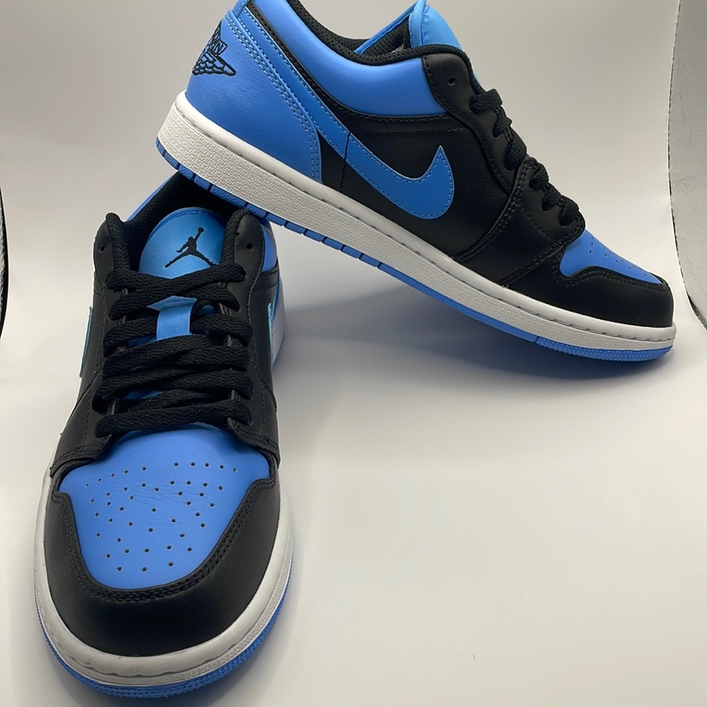 Nike Air Jordan 1 lows, university blue size 7.5 men’s 9.5 women’s